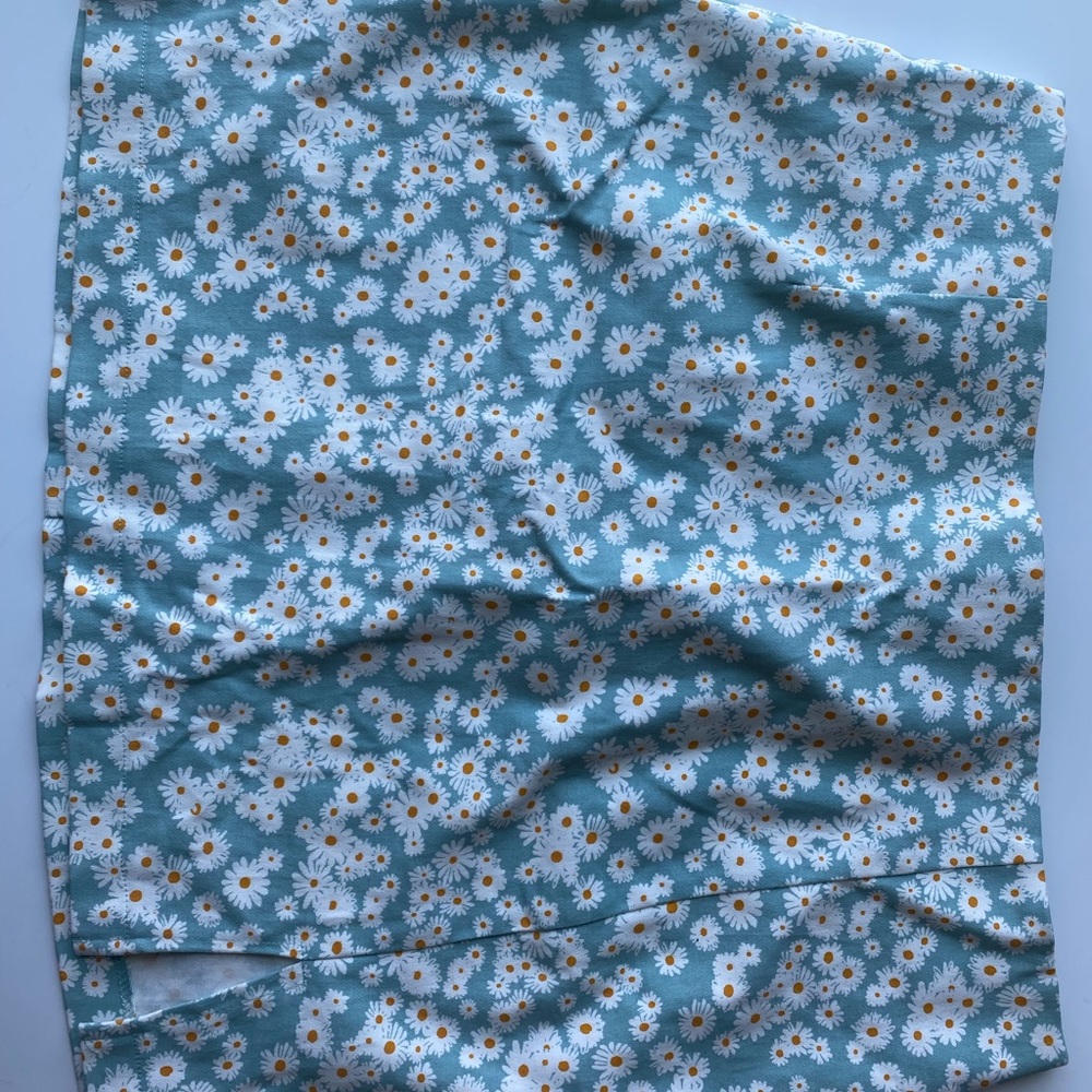 Target daisy skirt